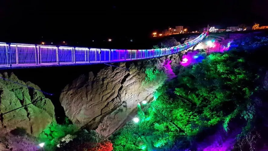 پل معلق غرب ایران(آوج) مکانی از تورهای محلی